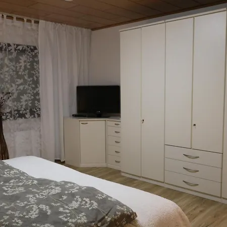 Lohrenz Apartment *